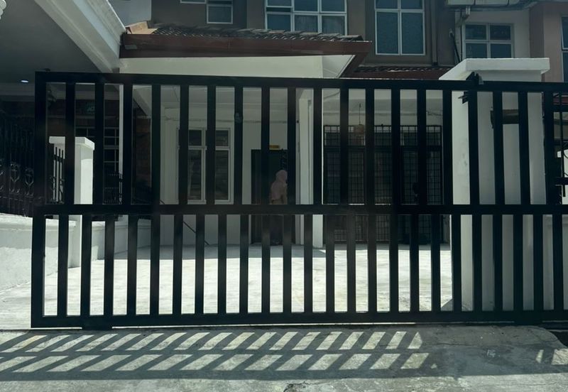 Taman Desa Anggerik