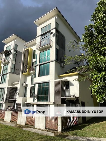 FREEHOLD STUDIO TOWNHOUSE GATED Guarded Cempakaseri 1 Kota Seriemas Golf KPJ University Nilai Sepang KLIA, Selangor, Kajang