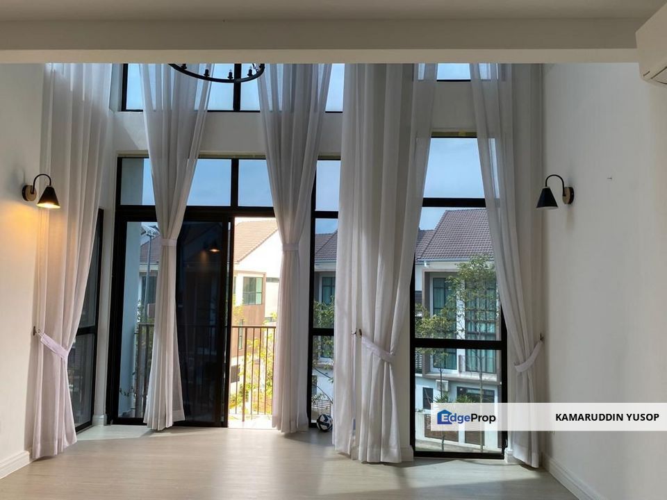 FREEHOLD 3 bedroom CORNER TOWNHOUSE GATED GUARDED Cempakaseri 2 Kota Seriemas Golf KPJ University Nilai Sepang KLIA, Negeri Sembilan, Seremban