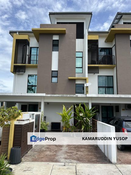 FREEHOLD 3 bedroom CORNER TOWNHOUSE GATED GUARDED Cempakaseri 2 Kota Seriemas Golf KPJ University Nilai Sepang KLIA, Negeri Sembilan, Seremban