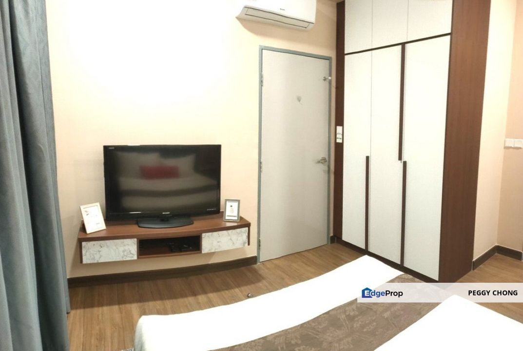 Cheap & Best Value Master Bedroom for Rent at Pinnacle | Fully Furnished | Female Unit, Selangor, Petaling Jaya