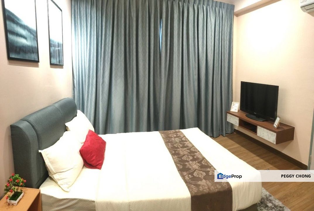 Cheap & Best Value Master Bedroom for Rent at Pinnacle | Fully Furnished | Female Unit, Selangor, Petaling Jaya
