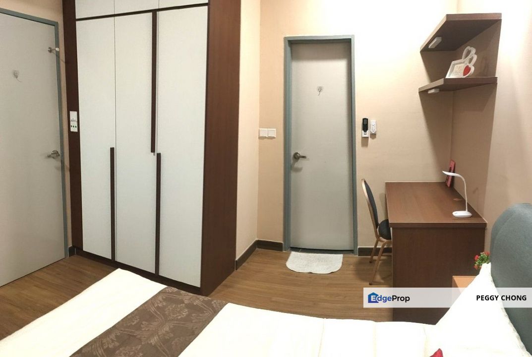 Cheap & Best Value Master Bedroom for Rent at Pinnacle | Fully Furnished | Female Unit, Selangor, Petaling Jaya