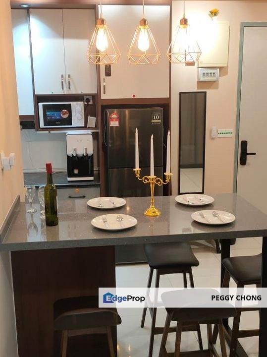 Cheap & Best Value Middle Room with Balcony for Rent at Pinnacle | Fully Furnished | Female Unit, Kuala Lumpur, Bandar Baru Sri Petaling