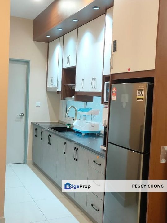 Cheap & Best Value Middle Room with Balcony for Rent at Pinnacle | Fully Furnished | Female Unit, Kuala Lumpur, Bandar Baru Sri Petaling