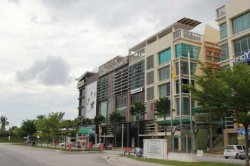 Section 9 Shah Alam 4 Storey End Lot Shoplot For Sale