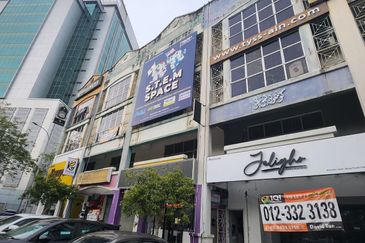 Section 9 Shah Alam 4 Storey End Lot Shoplot For Sale