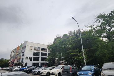 Section 9 Shah Alam 4 Storey End Lot Shoplot For Sale