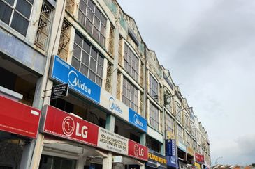 Section 9 Shah Alam 4 Storey End Lot Shoplot For Sale