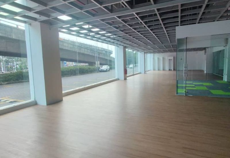 Huge  Commercial Space  for Rent at Seri Kembangan Main Road