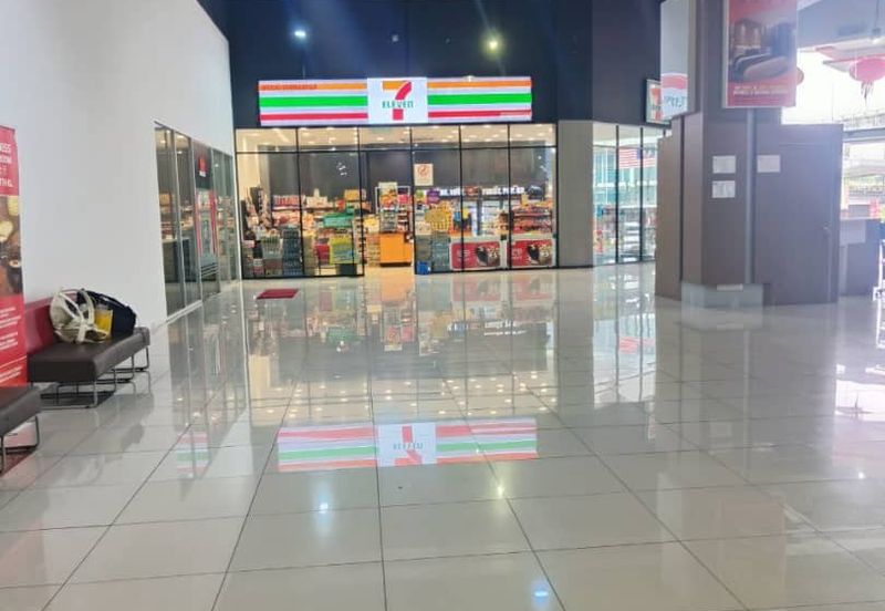 Huge  Commercial Space  for Rent at Seri Kembangan Main Road