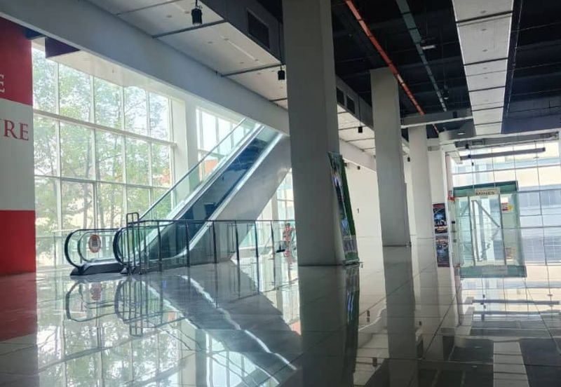 Huge  Commercial Space  for Rent at Seri Kembangan Main Road