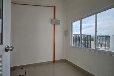 Ready to Move in SemiD Factory For Sale