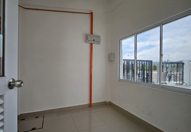 Ready to Move in SemiD Factory For Sale