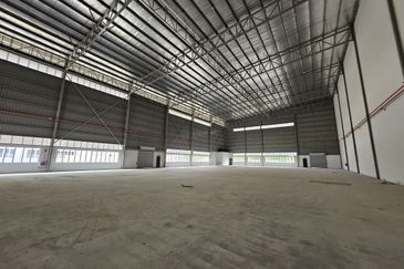 Ready to Move in SemiD Factory For Sale