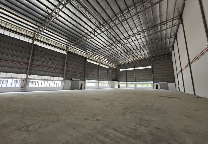 Ready to Move in SemiD Factory For Sale