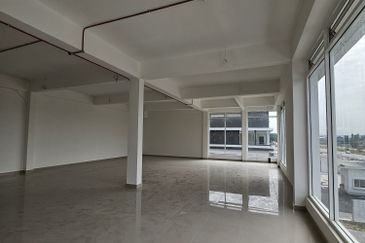 Ready to Move in SemiD Factory For Sale