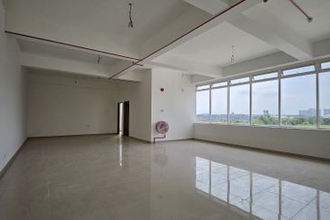 Ready to Move in SemiD Factory For Sale