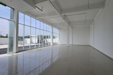 Ready to Move in SemiD Factory For Sale