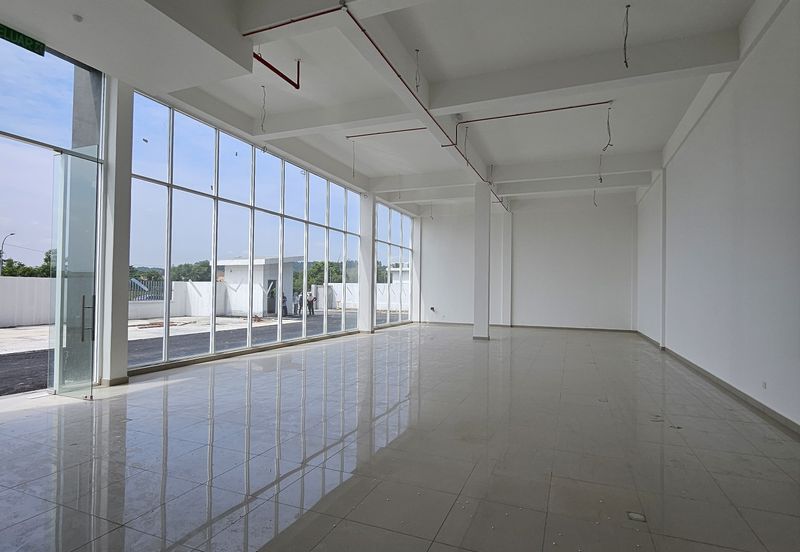 Ready to Move in SemiD Factory For Sale