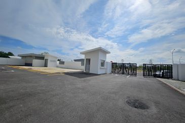 Ready to Move in SemiD Factory For Sale