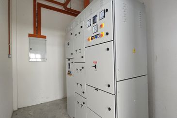 Ready to Move in SemiD Factory For Sale