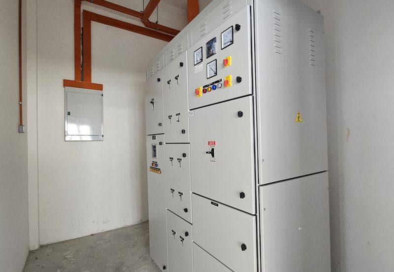 Ready to Move in SemiD Factory For Sale