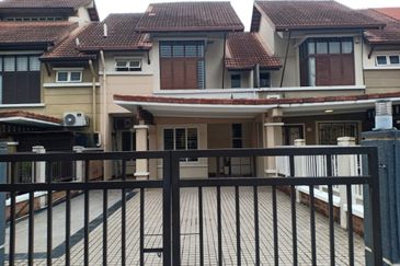 2 storey super link terraced house Semi furnished