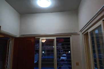 2 storey super link terraced house Semi furnished