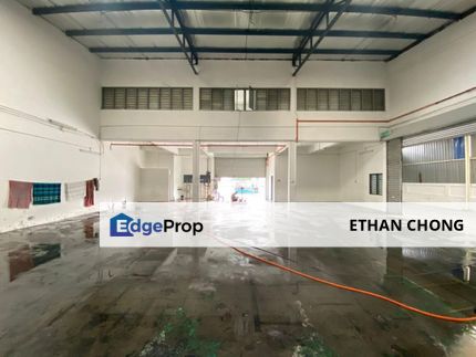 1.5 storey semi d factory taman perindustrian puchong, Selangor, Puchong