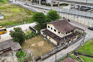 Kampung Stulang Laut