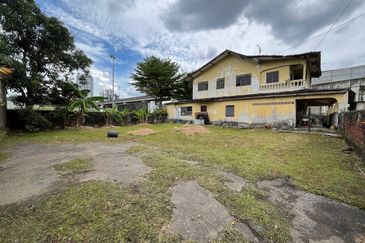 Kampung Stulang Laut