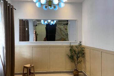 Taman Universiti, Parit Raja