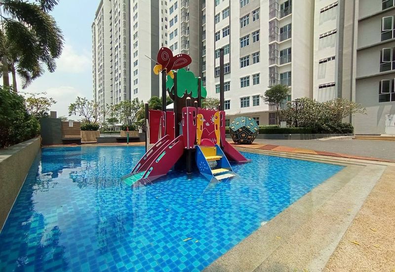 Meridin Bayvue Apartment