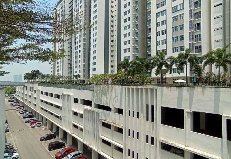 Meridin Bayvue Apartment