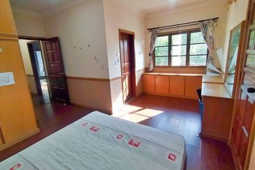 BUNGALOW BANANG , BATU PAHAT