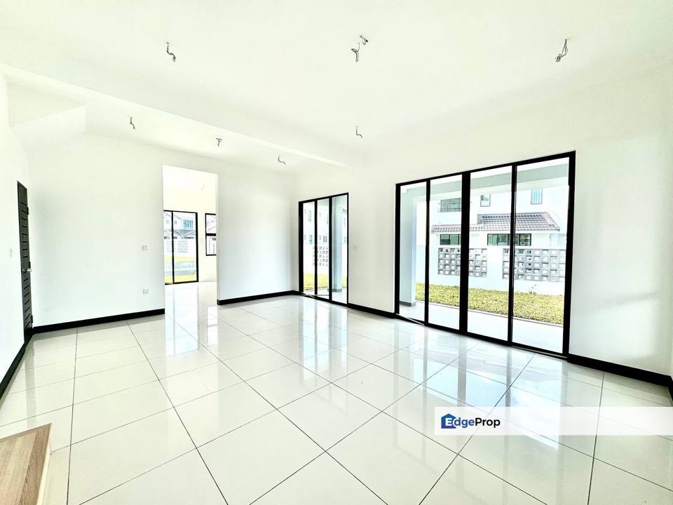 BANDAR TIRAM (ENDLOT WITH EXTRA LAND & FACING OPEN), Johor, Ulu Tiram