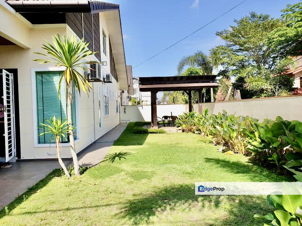 TAMAN GUNUNG SELATAN KLUANG (SEMI D CORNER LOT), Johor, Batu Pahat