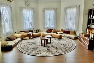 Jalan Straits View 1