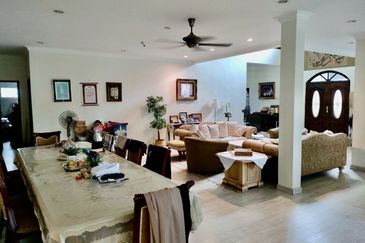 Jalan Straits View 1