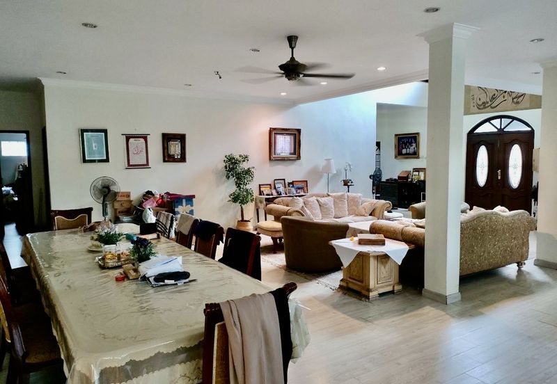 Jalan Straits View 1