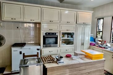 Jalan Straits View 1