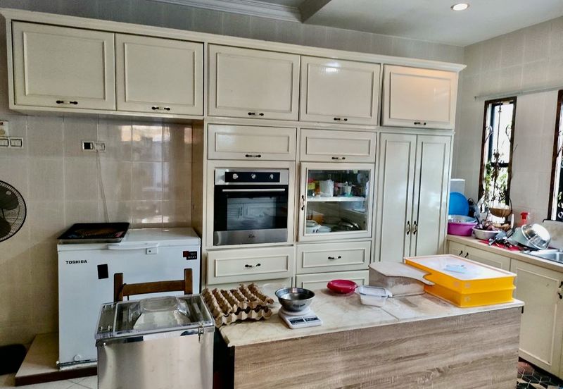 Jalan Straits View 1