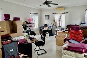 Jalan Straits View 1