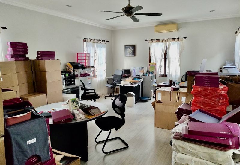 Jalan Straits View 1