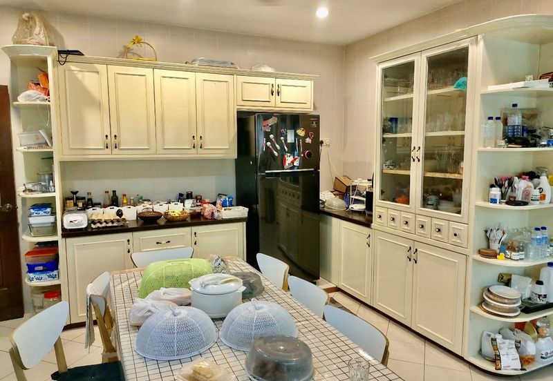 Jalan Straits View 1