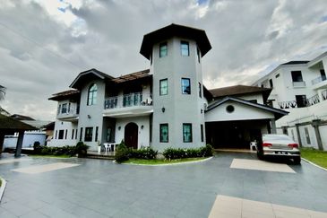 Jalan Straits View 1