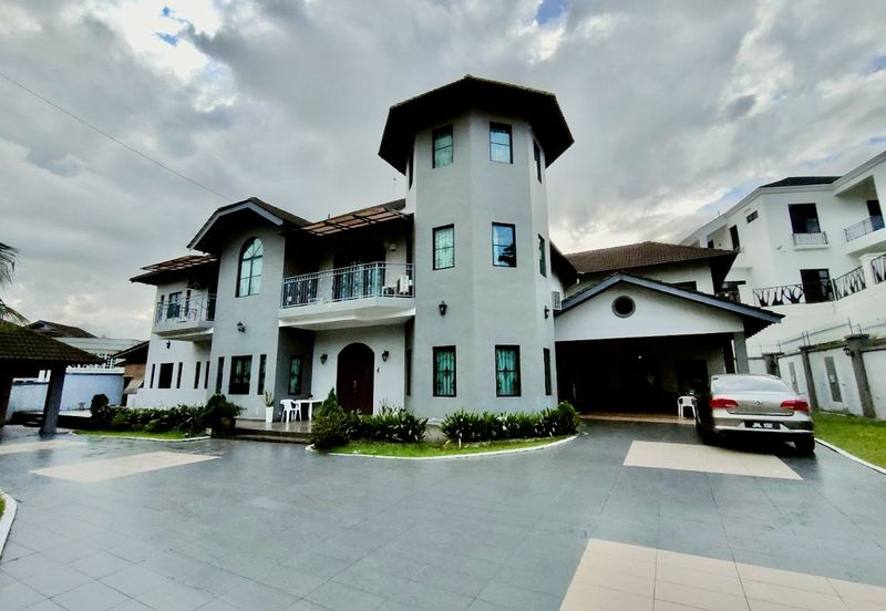 Jalan Straits View 1