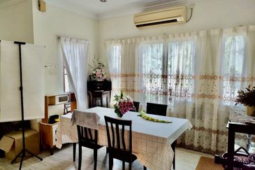 Jalan Straits View 1