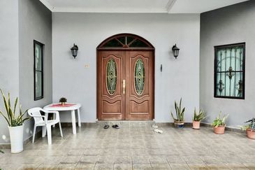 Jalan Straits View 1